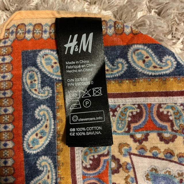 H&M(エイチアンドエム)の最終お値下げ！【H&M】アジアンストール　バンダナ　レッド系 レディースのファッション小物(バンダナ/スカーフ)の商品写真