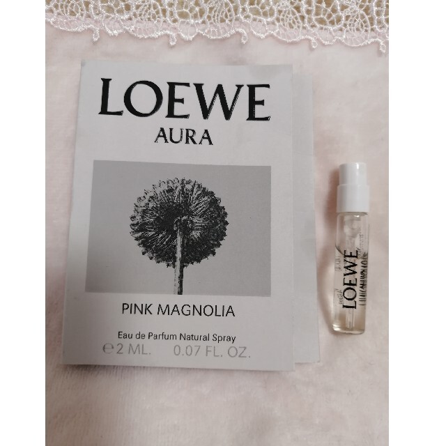 LOEWE(ロエベ)のＭさん様LOEWEAURA PINK MAGNOLIAサンプル2ml コスメ/美容の香水(香水(女性用))の商品写真