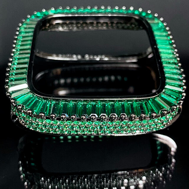 アップルウォッチ用カスタムダイヤカバー　ブラック×グリーン メンズの時計(腕時計(デジタル))の商品写真