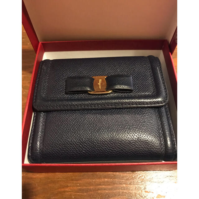 Salvatore Ferragamo(サルヴァトーレフェラガモ)の二つ折り財布  リボン Salvatore Ferragamo  レディースのファッション小物(財布)の商品写真