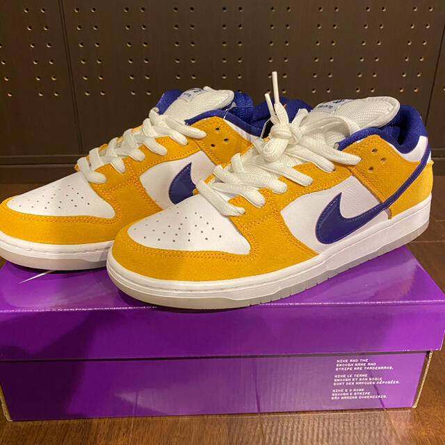 NIKE(ナイキ)のNIKE SB DUNK LOW PRO LASER ORANGE メンズの靴/シューズ(スニーカー)の商品写真