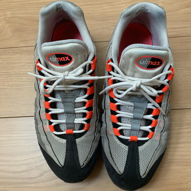 NIKE(ナイキ)のNIKE AIR MAX 95 WHITE/SOLAR RED メンズの靴/シューズ(スニーカー)の商品写真