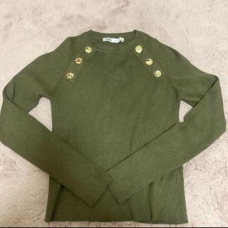 ザラ(ZARA)のZARA ザラ　ゴールドボタンリブニット　(ニット/セーター)