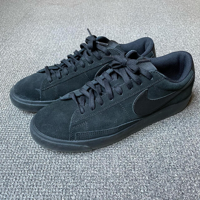 NIKE(ナイキ)のNIKE BLAZER LOW BLACK メンズの靴/シューズ(スニーカー)の商品写真