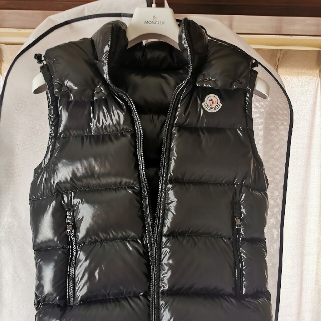 MONCLER(モンクレール)の極美品 MONCLER  ダウンベスト  ラセット メンズのジャケット/アウター(ダウンベスト)の商品写真