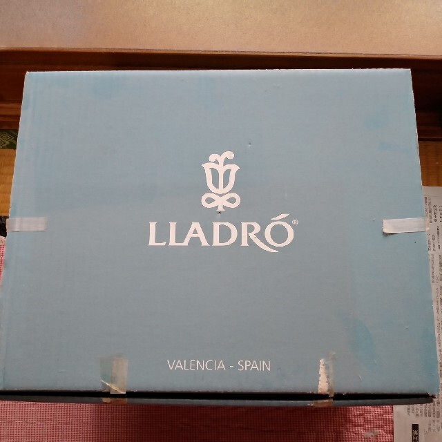 LLADRO リヤドロ「バルコニーの朝」箱に、かなり難あり。