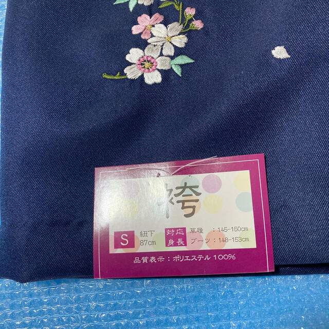 袴 Sサイズ  濃紺 桜花冠刺繍入 レディースの水着/浴衣(着物)の商品写真