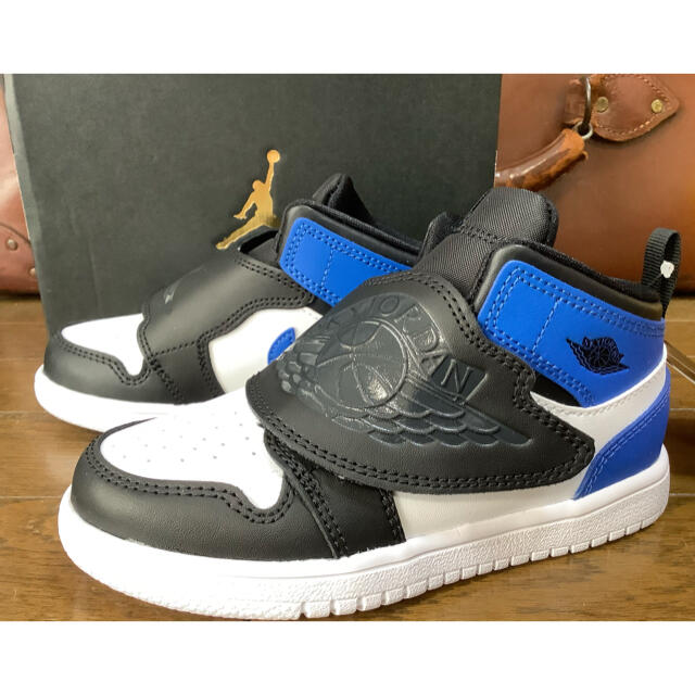 NIKE(ナイキ)のスカイジョーダン1 TD キッズ　AIR JORDAN エアジョーダン1 キッズ/ベビー/マタニティのキッズ靴/シューズ(15cm~)(スニーカー)の商品写真