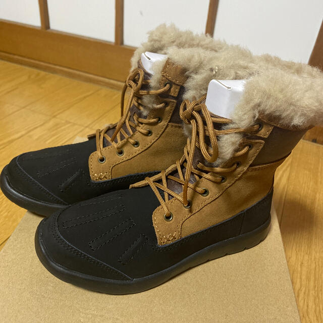 UGG(アグ)のUGG キッズ キッズ/ベビー/マタニティのキッズ靴/シューズ(15cm~)(ブーツ)の商品写真