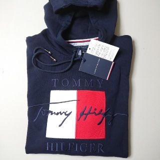 トミーヒルフィガー(TOMMY HILFIGER)のトミー　フーディ　パーカー　シグネチャー　刺繍文字　新品未使用　ネイビー　(パーカー)