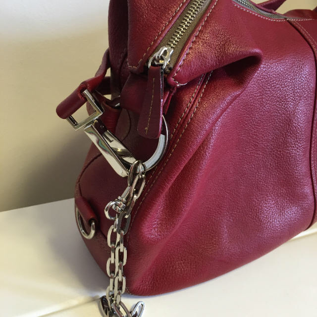 INED(イネド)のINED 本革バッグ 赤 レディースのバッグ(ハンドバッグ)の商品写真