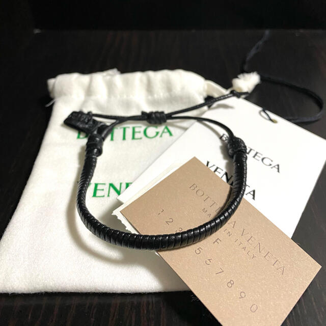 Bottega Veneta(ボッテガヴェネタ)のBOTTEGA VENETA leather bracelet メンズのアクセサリー(ブレスレット)の商品写真