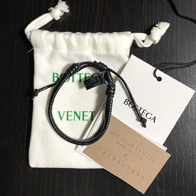 Bottega Veneta(ボッテガヴェネタ)のBOTTEGA VENETA leather bracelet メンズのアクセサリー(ブレスレット)の商品写真