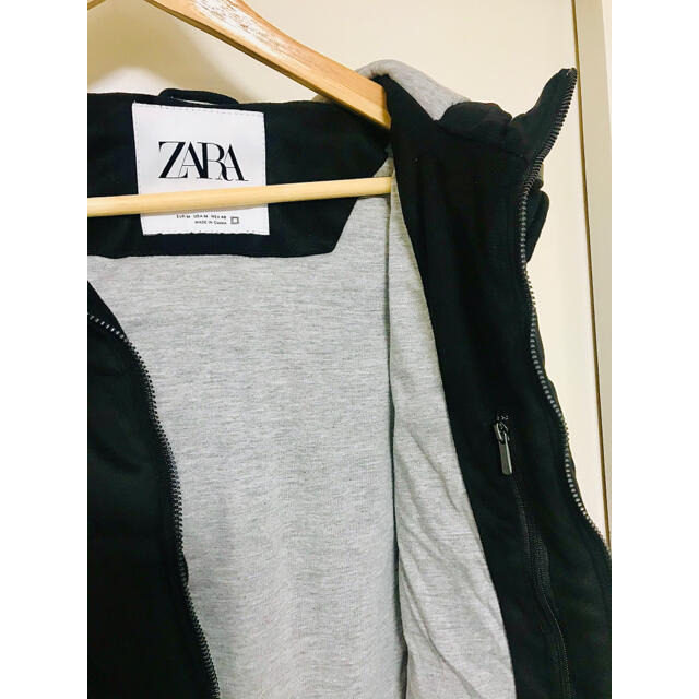 ZARA(ザラ)の【新品・未使用】ZARA  ザラ　ダウンジャケット  ベスト  ブラック M メンズのジャケット/アウター(ダウンジャケット)の商品写真