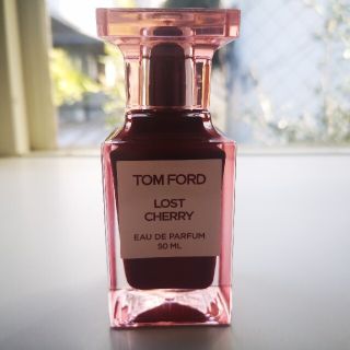 トムフォード(TOM FORD)の新品未使用 トムフォード ビューティ ロストチェリー オードパルファム 50ml(香水(女性用))