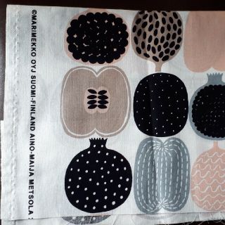 マリメッコ(marimekko)のmarimekko　コンポッティ　ベージュ　50×100(生地/糸)