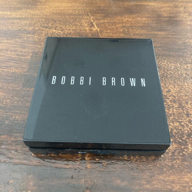 BOBBI BROWN(ボビイブラウン)のボビィブラウン　ハイライティングパウダー　トーニーグロウ コスメ/美容のベースメイク/化粧品(フェイスカラー)の商品写真