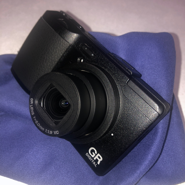 RICOH(リコー)のRICOH GR DIGTALⅣ スマホ/家電/カメラのカメラ(コンパクトデジタルカメラ)の商品写真