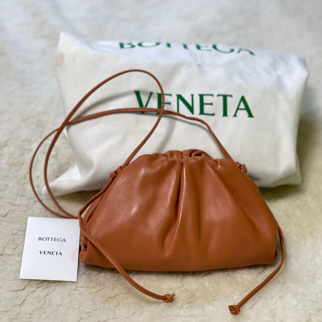 Bottega Veneta(ボッテガヴェネタ)の専用　ボッテガヴェネタ　ミニ　ザ　ポーチ　クレイ レディースのバッグ(ショルダーバッグ)の商品写真