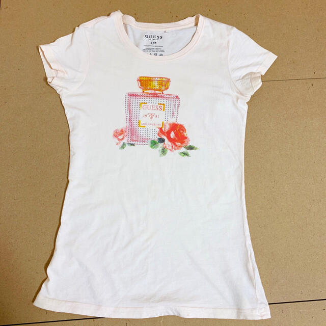 GUESS(ゲス)の試着のみ美品 GUESS  シンガポール　Ｔシャツ レディースのトップス(Tシャツ(半袖/袖なし))の商品写真