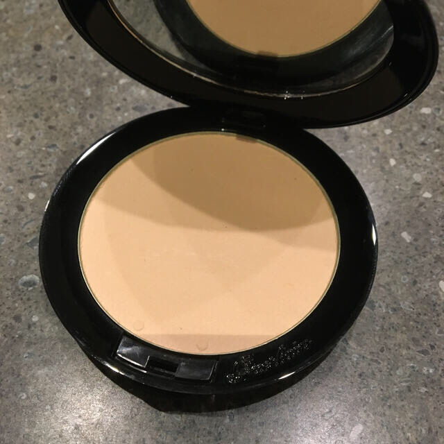 GUERLAIN(ゲラン)のゲラン　レ　ヴォワレットプードルプレッセクレール（フェイスパウダー）2CLAIR コスメ/美容のベースメイク/化粧品(フェイスパウダー)の商品写真