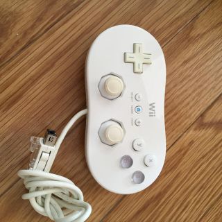 ウィー(Wii)のwii クラシックコントローラー　コントローラー(家庭用ゲーム機本体)