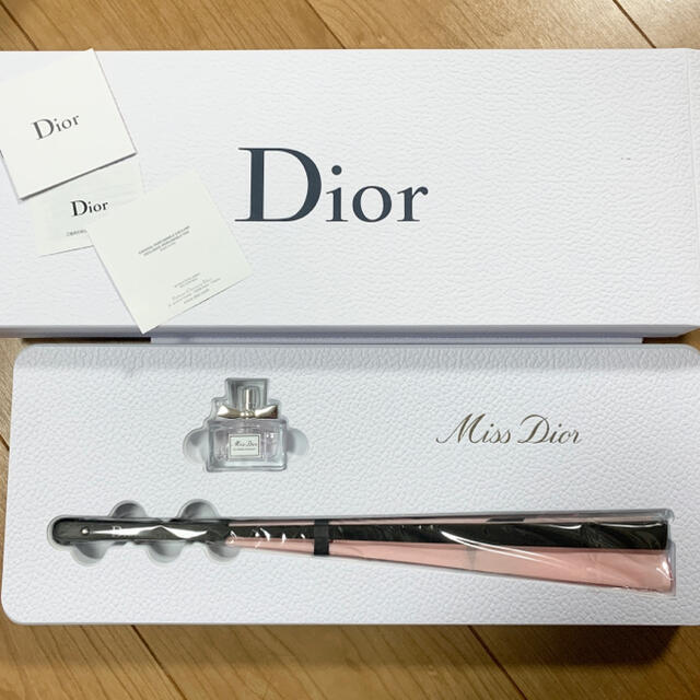 Dior(ディオール)の◆Dior◆ノベルティ◆香水&扇子◆ エンタメ/ホビーのコレクション(ノベルティグッズ)の商品写真