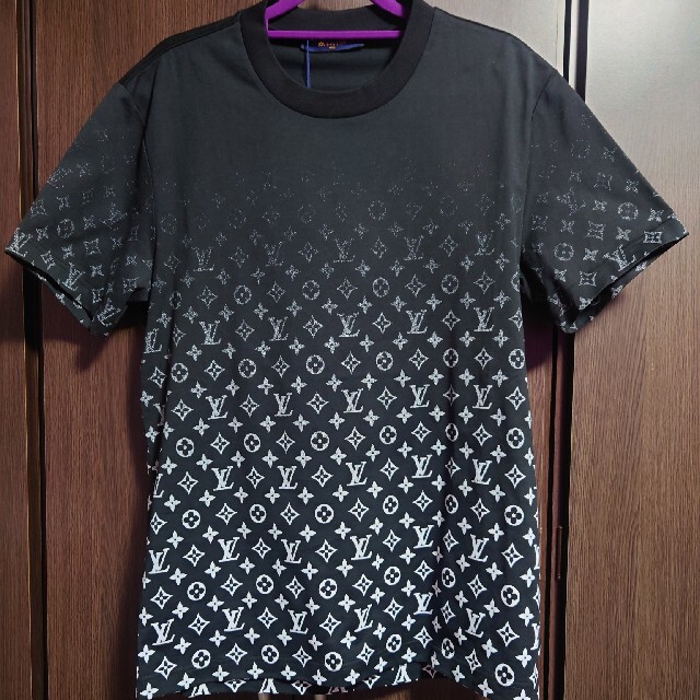 LOUIS VUITTON(ルイヴィトン)のルイヴィトン　モノグラムグラディエント　Tシャツ 未使用品 メンズのトップス(Tシャツ/カットソー(半袖/袖なし))の商品写真