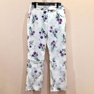 マックスマーラ(Max Mara)の未使用 MaxMara マックスマーラ パンツ 白 花柄 春夏(カジュアルパンツ)