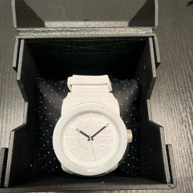 DIESEL(ディーゼル)の新品　DIESEL　腕時計　 品番DZ1436 箱付き メンズの時計(腕時計(アナログ))の商品写真