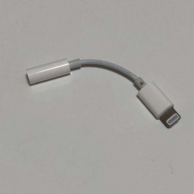 Apple(アップル)のApple純正iPhoneイヤホンジャックアダプタ スマホ/家電/カメラのスマホアクセサリー(ストラップ/イヤホンジャック)の商品写真