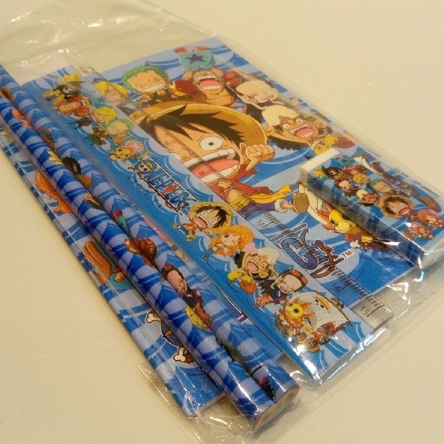 ONE PIECE 文具5点セット エンタメ/ホビーのおもちゃ/ぬいぐるみ(キャラクターグッズ)の商品写真