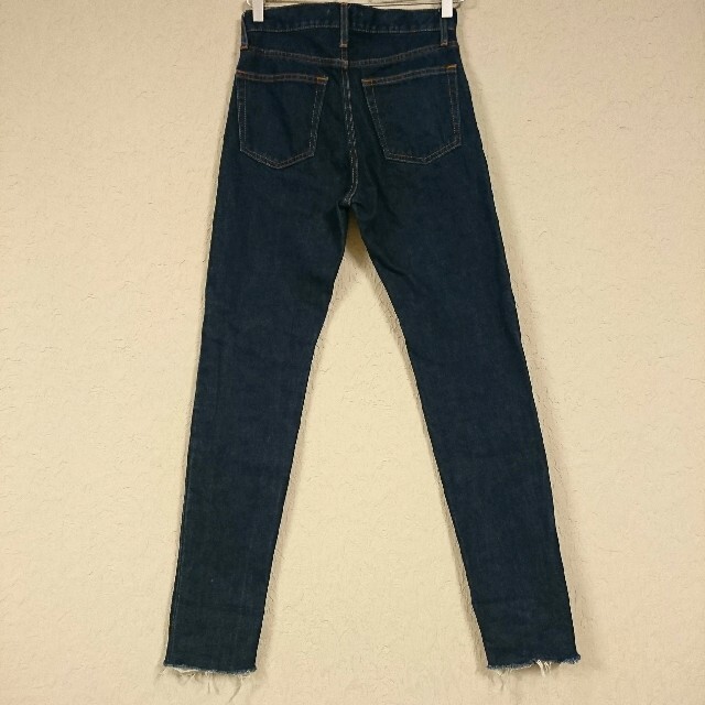 moussy(マウジー)のMOUSSY  cutoff slim straight denim 25 レディースのパンツ(デニム/ジーンズ)の商品写真