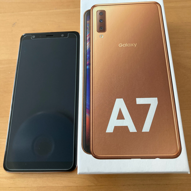 SAMSUNG(サムスン)の【極美品・購入証明書付】Galaxy A7 64GB simフリー(ゴールド) スマホ/家電/カメラのスマートフォン/携帯電話(スマートフォン本体)の商品写真