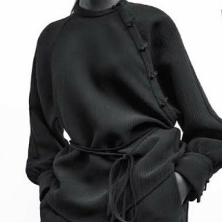 ザラ(ZARA)の(ぽん様お取引ちう)ZARA ストラクチャー入りブラック M(ブラウス)(チュニック)