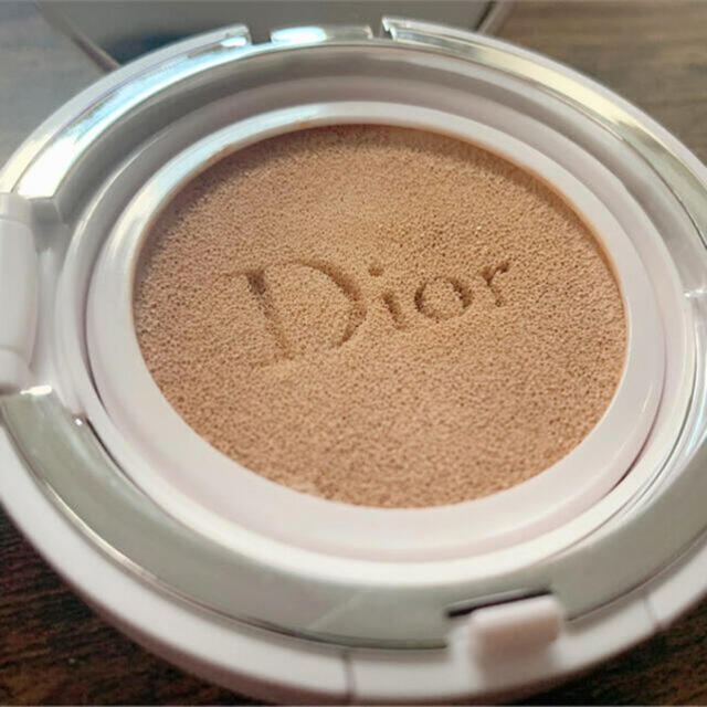 Dior(ディオール)のDior カプチュール ドリームスキン モイスト クッション 本体＋リフィル付き コスメ/美容のベースメイク/化粧品(ファンデーション)の商品写真