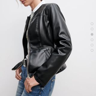 ザラ(ZARA)のダブルジッパー付きジャケット(ライダースジャケット)