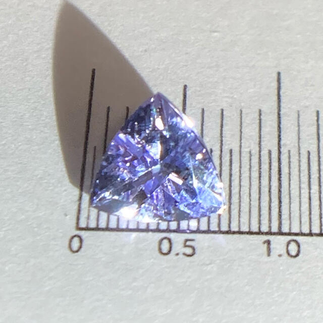 ゾイサイト 0.97ct ハンドメイドの素材/材料(各種パーツ)の商品写真