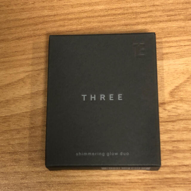 THREE(スリー)のTHREE シマリング グロー デュオ 01 コスメ/美容のメイク道具/ケアグッズ(チーク/フェイスブラシ)の商品写真