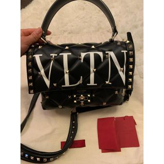 ヴァレンティノ(VALENTINO)のヴァレンチノ  VALENTINO バッグ　ロックスタッズ　新品同様(ハンドバッグ)