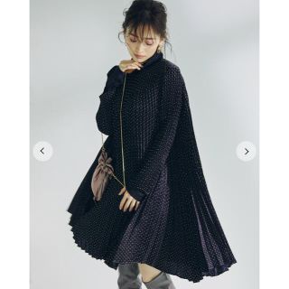 スナイデル(SNIDEL)のSNIDEL ほぼ新品 プリーツワンピース ドット柄 サテン snidel(ひざ丈ワンピース)