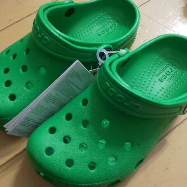 crocs(クロックス)の残1 crocs 20 サンダル グリーン  キッズ/ベビー/マタニティのキッズ靴/シューズ(15cm~)(サンダル)の商品写真