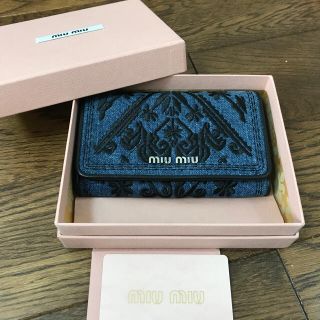 【早い者勝ち！箱・ギャランティカード付き】miumiu デニム 財布 三つ折り