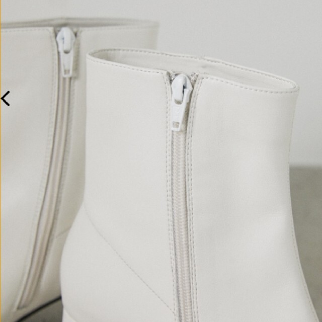 Shel'tter ORIGINAL(シェルターオリジナル)のSTYLEMIXERホワイトショートブーツ レディースの靴/シューズ(ブーツ)の商品写真