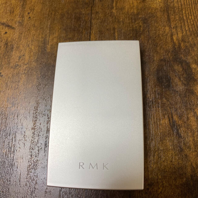 RMK(アールエムケー)のシルクフィットフェイスパウダー　P01 コスメ/美容のベースメイク/化粧品(フェイスパウダー)の商品写真