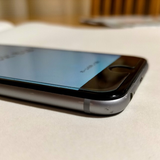 iPhone6  64GB  au回線　シルバー スマホ/家電/カメラのスマートフォン/携帯電話(スマートフォン本体)の商品写真