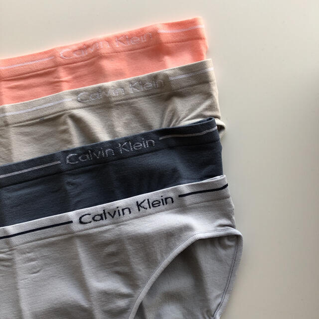 Calvin Klein(カルバンクライン)のcalvan klein カルバンクライン　ビキニショーツ　4枚セット レディースの下着/アンダーウェア(ショーツ)の商品写真