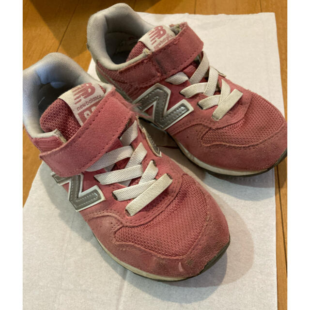 New Balance(ニューバランス)の専用　ニューバランス　17  キッズ/ベビー/マタニティのキッズ靴/シューズ(15cm~)(スニーカー)の商品写真