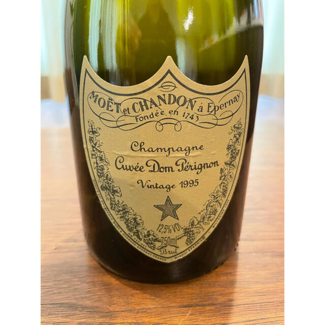 Dom Pérignon(ドンペリニヨン)の【未開封・箱・冊子付き　 シャンパン　ドンペリニヨン　ヴィンテージ1995】 食品/飲料/酒の酒(シャンパン/スパークリングワイン)の商品写真