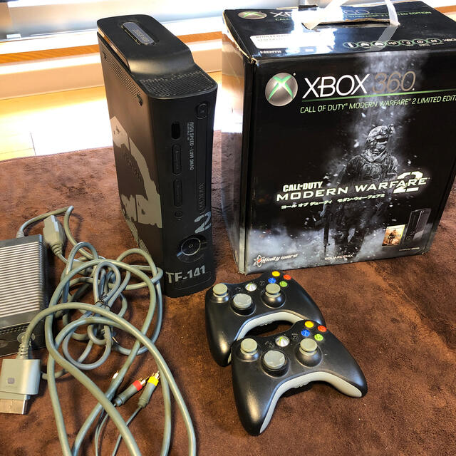 Xbox360(エックスボックス360)のXbox360 COD リミテッド　250GB エンタメ/ホビーのゲームソフト/ゲーム機本体(家庭用ゲーム機本体)の商品写真